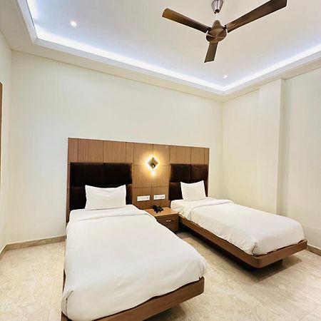 Hotel Lotus Inn Sirsa ภายนอก รูปภาพ