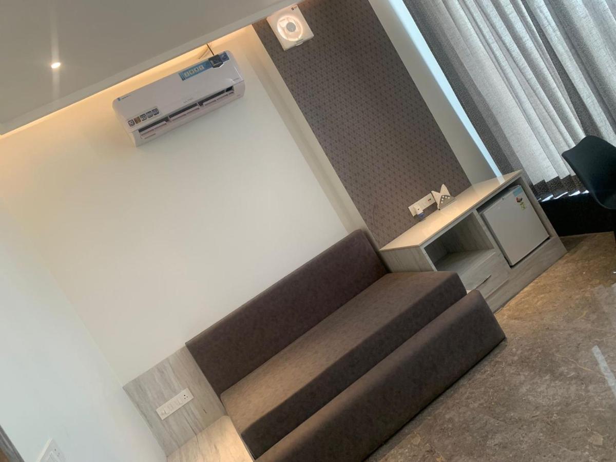 Hotel Lotus Inn Sirsa ภายนอก รูปภาพ