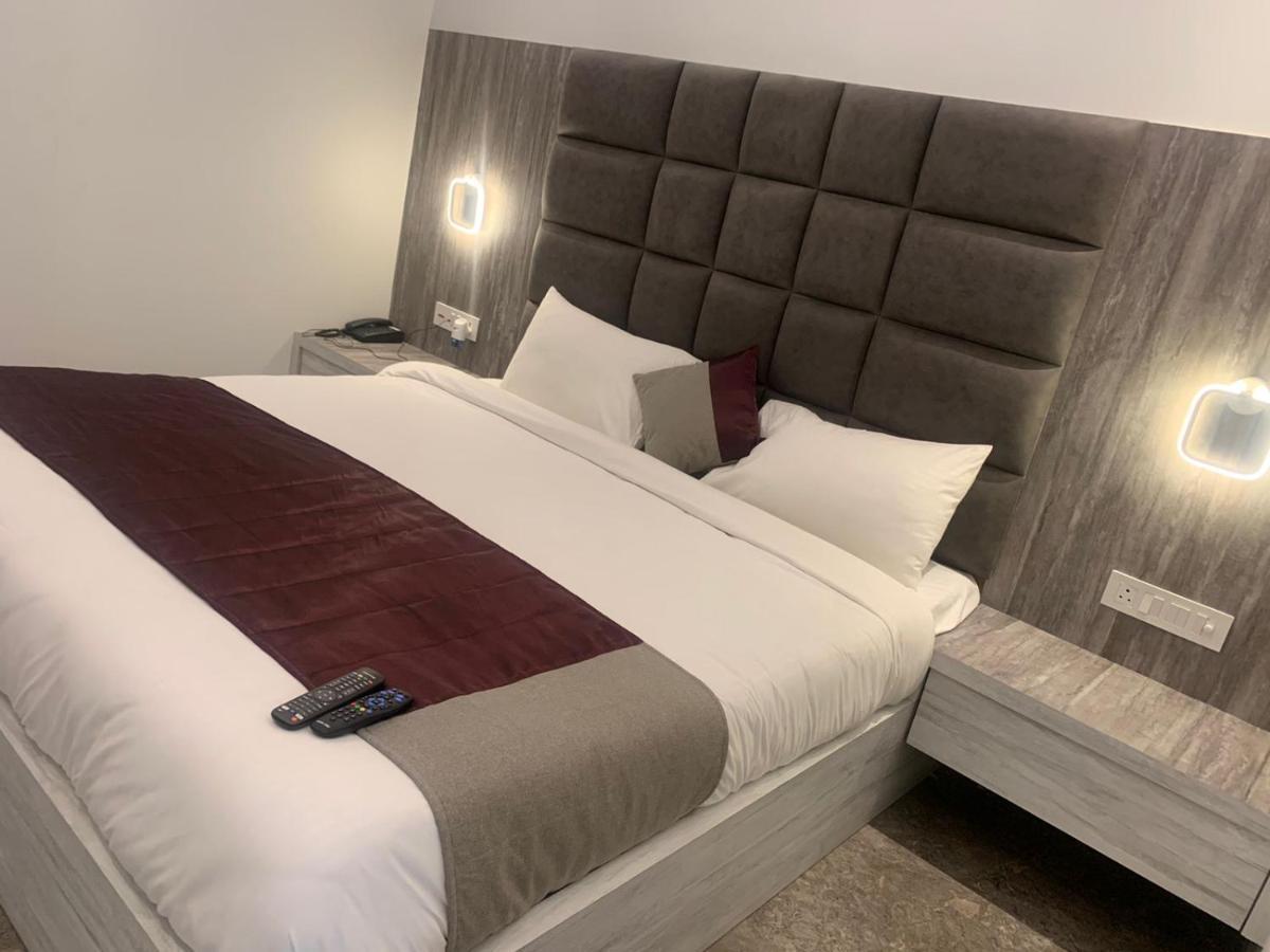 Hotel Lotus Inn Sirsa ภายนอก รูปภาพ