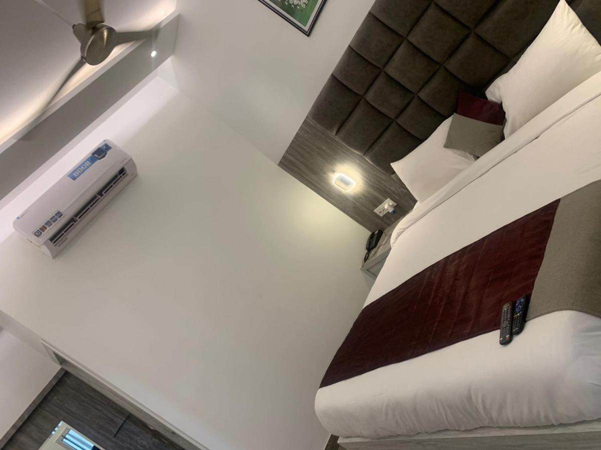Hotel Lotus Inn Sirsa ภายนอก รูปภาพ