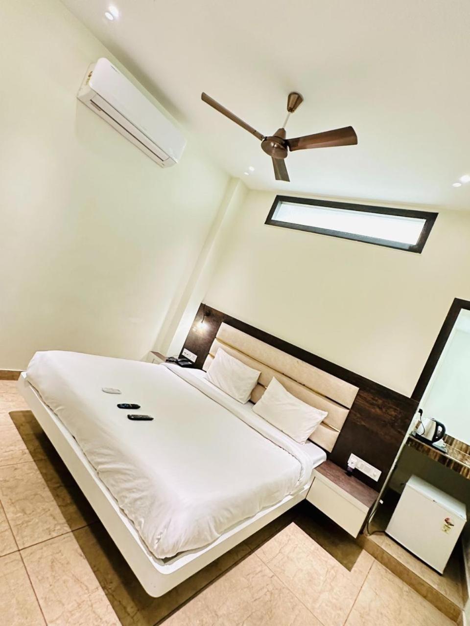 Hotel Lotus Inn Sirsa ภายนอก รูปภาพ