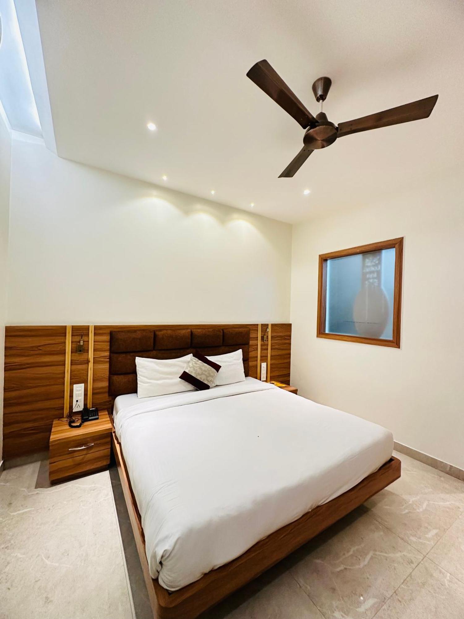 Hotel Lotus Inn Sirsa ภายนอก รูปภาพ