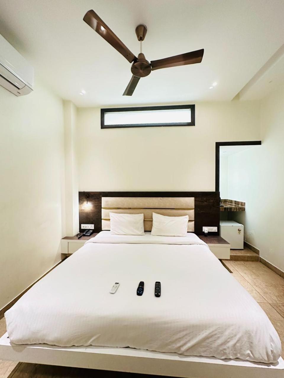Hotel Lotus Inn Sirsa ภายนอก รูปภาพ