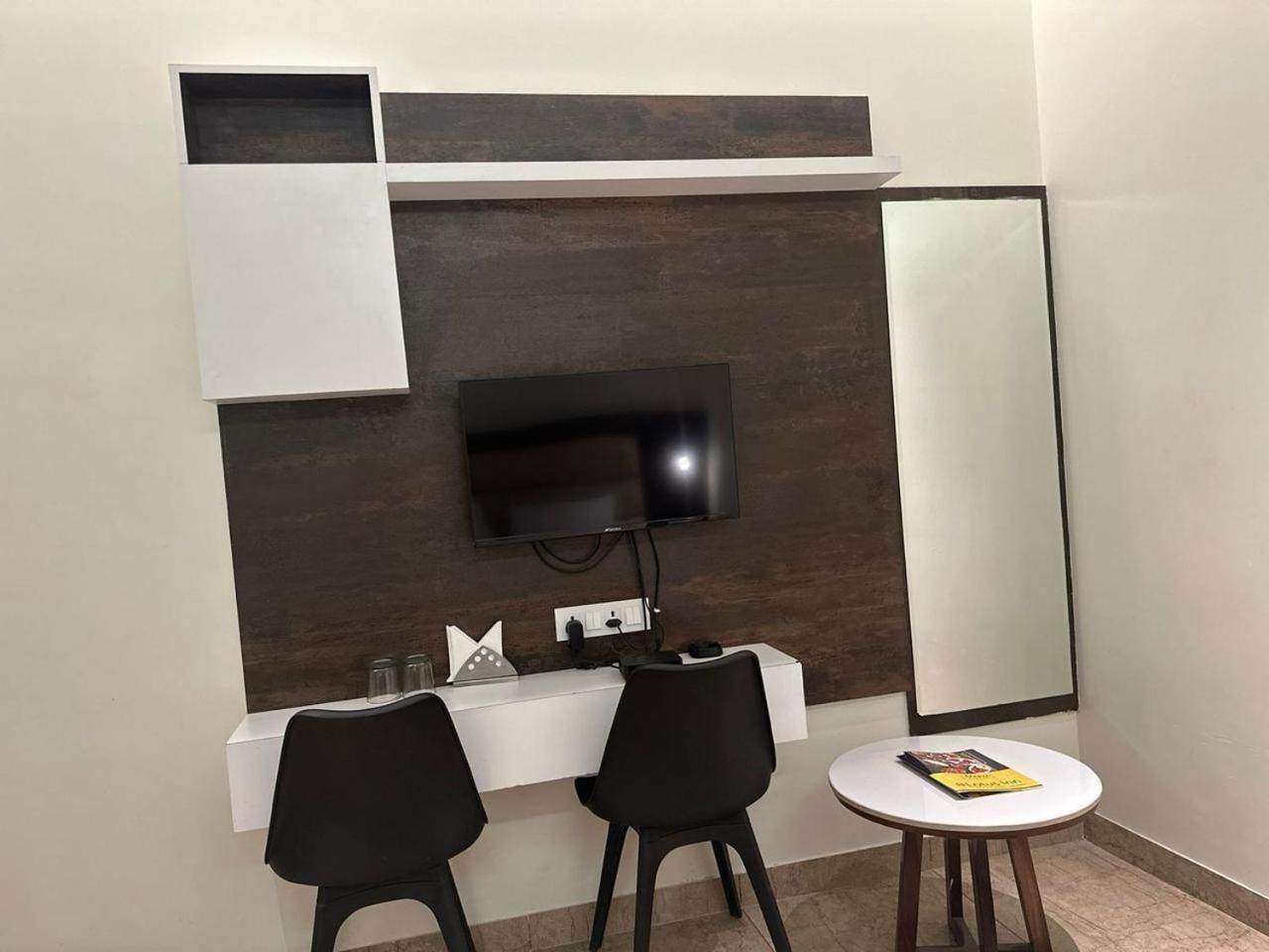 Hotel Lotus Inn Sirsa ภายนอก รูปภาพ