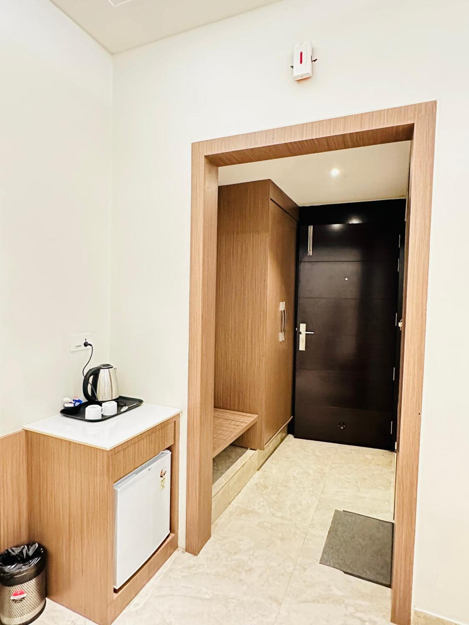 Hotel Lotus Inn Sirsa ภายนอก รูปภาพ