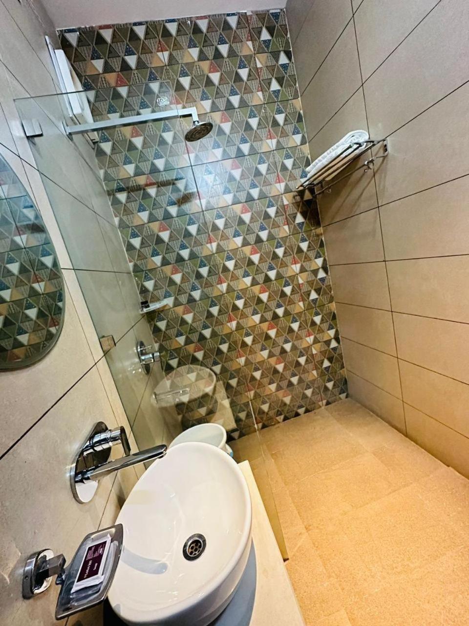 Hotel Lotus Inn Sirsa ภายนอก รูปภาพ